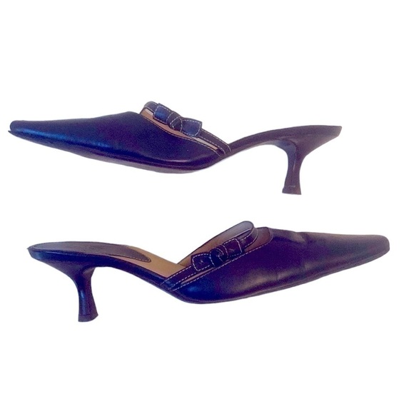 Ann Taylor Loft navy blue leather heels.Front strap.Bow trim. Size 8. 2.5” heels - Picture 7 of 10